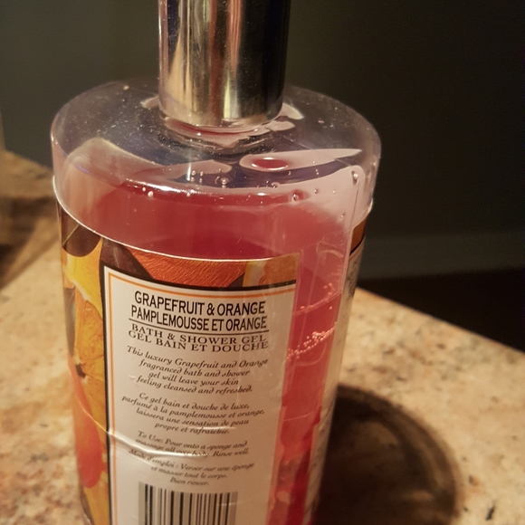 The Somerset - grapefruit & orange body wash SOLD ON TITLE - Picture 2 of 3